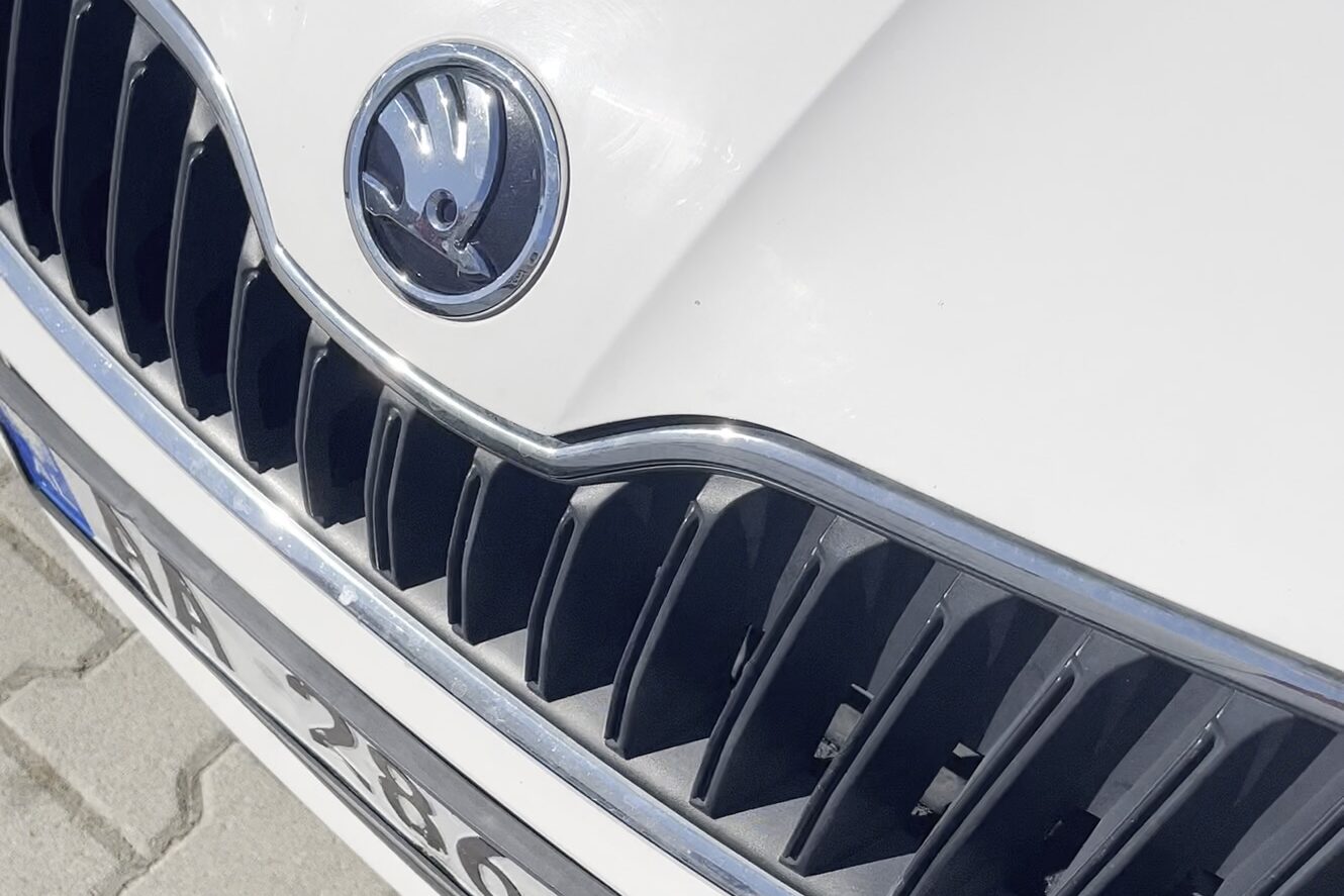 the Skokda badge on the bonnet of a white car